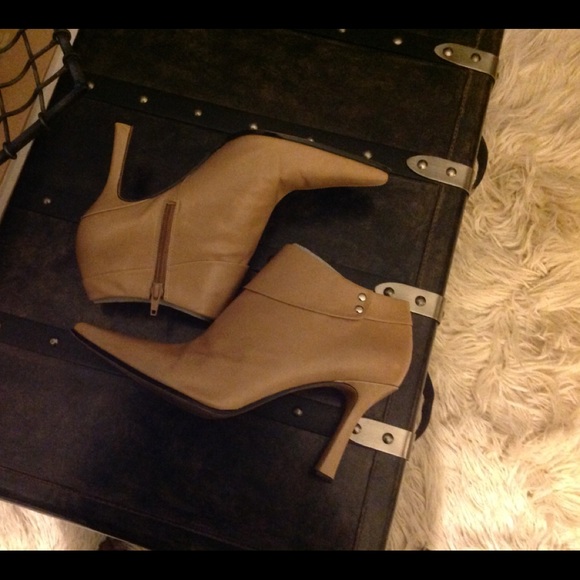 Nine West Shoes - 🎉Host Pick🎉 Nine West Winter Camel Booties